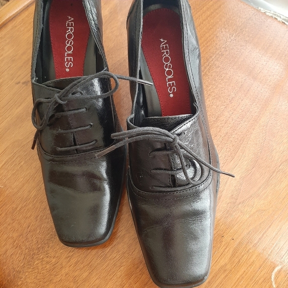 AEROSOLES WOMEN'S LEATHER HEELS. - Picture 1 of 9